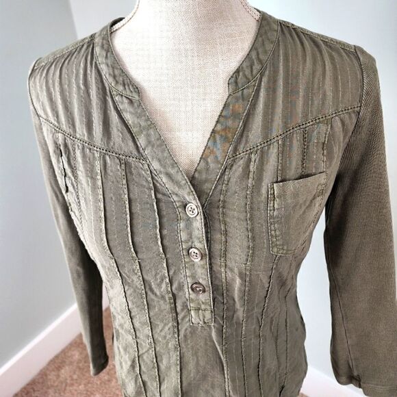 DKNY Jeans Women’s Long Sleeve Button Up V Neck Top Size Small - Picture 2 of 7